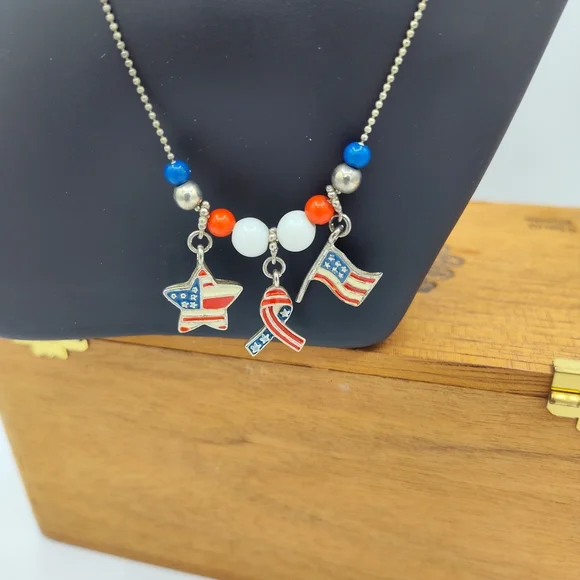 EUC Patriotic Charm Necklace Wurh Adjustable Chain - Picture 3 of 4